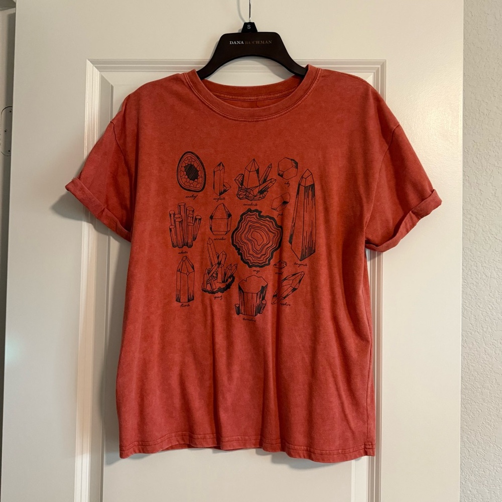 ORANGE GRAPHIC TEE SIZE LARGE